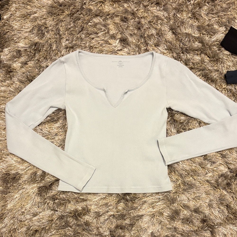 Brandy Melville Light Gray Long Sleeve Top
